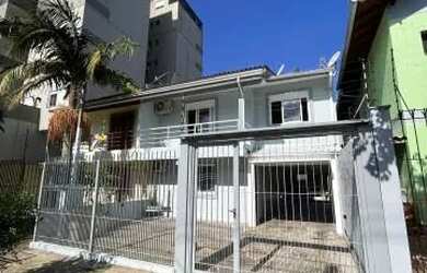 Imagem: A casa possui 3 Dormitórios, 3 Banheiros, 2 Vagas na garagem