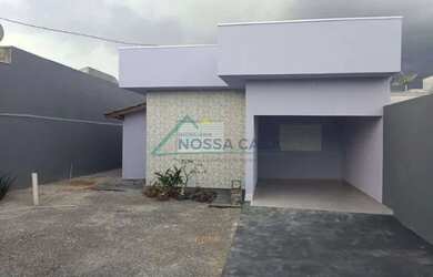 Imagem: A casa possui 3 Dormitórios, 2 Banheiros, 1 Vaga na garagem