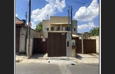 Imagem: A casa possui 2 Dormitórios, 1 Banheiro, 1 Vaga na garagem