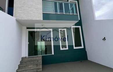 Imagem: A casa possui 3 Dormitórios, 1 Banheiro, 2 Vagas na garagem