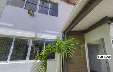 Imagem: A casa possui 5 Dormitórios, 3 Banheiros, 600m² de Área e