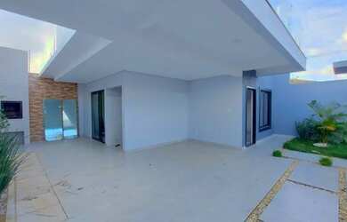 Imagem: A casa possui 2 Dormitórios, 1 Banheiro, 3 Vagas na garagem