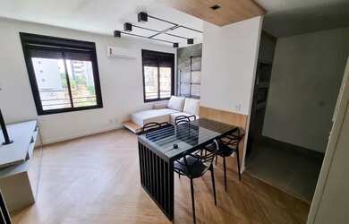 Imagem: O apartamento possui 1 Dormitório, 1 Banheiro, 1 Vaga na garagem