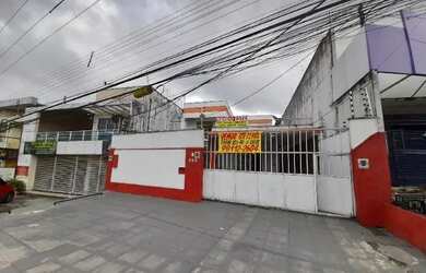 Imagem: A casa possui 5 Dormitórios, 5 Banheiros, 4 Vagas na garagem