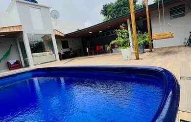 Imagem: A casa possui 4 Dormitórios, 4 Banheiros, 3 Vagas na garagem