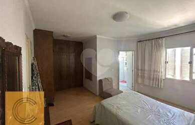 Imagem: A casa possui 3 Dormitórios, 3 Banheiros, 4 Vagas na garagem