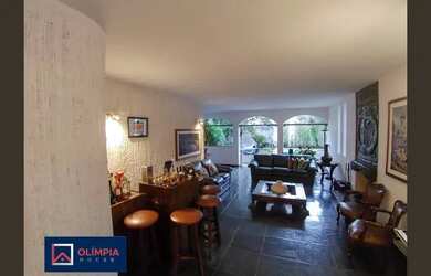 Imagem: A casa possui 4 Dormitórios, 4 Banheiros, 2 Vagas na garagem