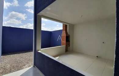 Imagem: A casa possui 3 Dormitórios, 2 Banheiros, 2 Vagas na garagem