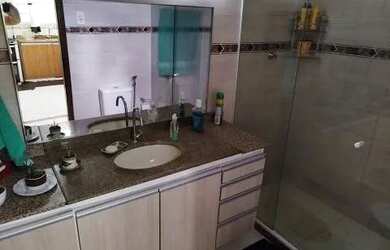 Imagem: A casa possui 2 Dormitórios, 1 Banheiro, 2 Vagas na garagem