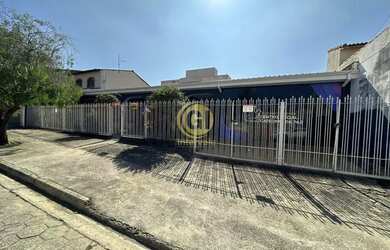 Imagem: A casa possui 5 Dormitórios, 5 Banheiros, 2 Vagas na garagem