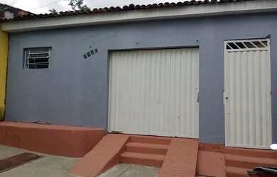 Imagem: A casa possui 4 Dormitórios, 3 Banheiros, 1 Vaga na garagem