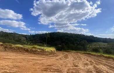 Imagem: O terreno possui 1.000m² de Área e está localizado em Iara