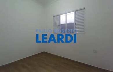 Imagem: A casa possui 3 Dormitórios, 1 Banheiro, 3 Vagas na garagem