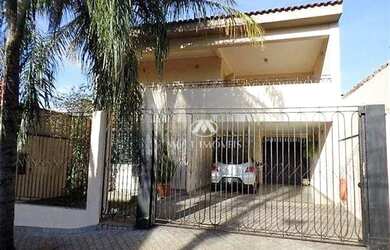 Imagem: A casa possui 3 Dormitórios, 5 Banheiros, 4 Vagas na garagem