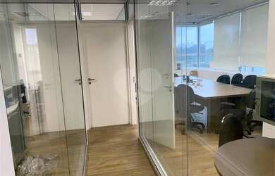 Imagem: O depósito possui 1 Vaga na garagem, 62m² de Área e está