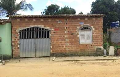 Imagem: A casa possui 2 Dormitórios, 1 Banheiro, 1 Vaga na garagem