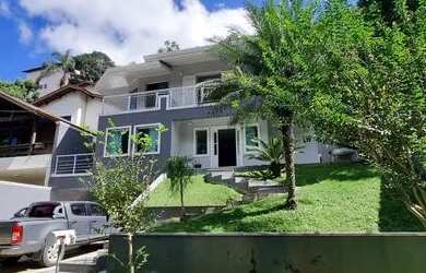 Imagem: A casa em condomínio possui 4 Dormitórios, 4 Banheiros, 4