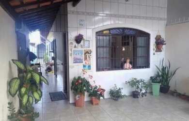 Imagem: A casa possui 2 Dormitórios, 2 Banheiros, 1 Vaga na garagem