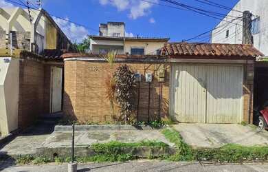 Imagem: A casa possui 3 Dormitórios, 1 Banheiro e está localizado