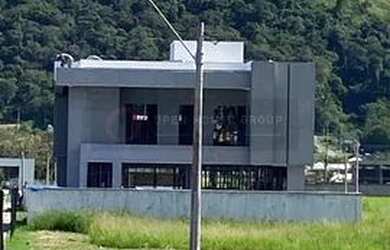 Imagem 8: Casa à Venda. Piscina, Varanda, Guarda roupae10m² de Área