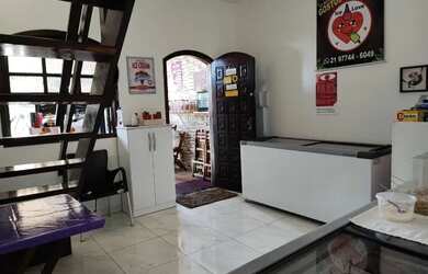 Imagem: A casa possui 2 Dormitórios, 2 Banheiros e 1 Vaga na garagem