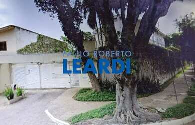 Imagem: A casa em condomínio possui 4 Dormitórios, 4 Banheiros, 2