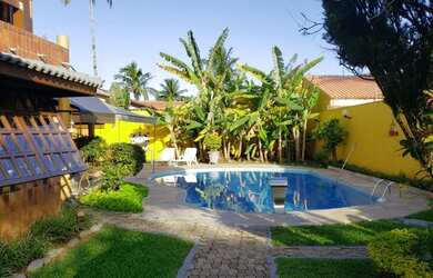 Imagem: A casa possui 4 Dormitórios, 3 Banheiros, 5 Vagas na garagem