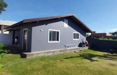 Imagem: A casa possui 2 Dormitórios, 1 Banheiro, 4 Vagas na garagem