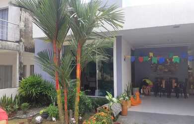 Imagem: A casa possui 3 Dormitórios, 3 Banheiros, 120m² de Área e