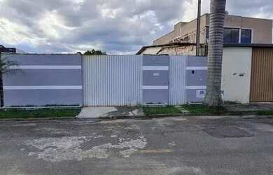 Imagem: A casa possui 3 Dormitórios, 2 Banheiros, 5 Vagas na garagem