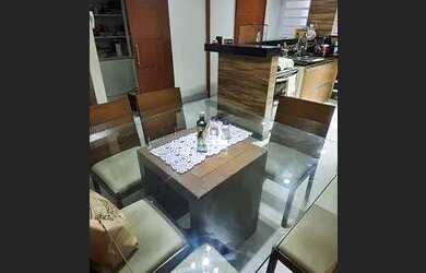 Imagem: A casa à venda possui 2 Dormitórios, 2 Banheiros, 1 Vaga na