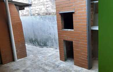 Imagem: A casa possui 1 Dormitório, 1 Banheiro e está localizado