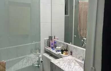 Imagem: O apartamento possui 2 Dormitórios, 1 Banheiro, 1 Vaga na garagem