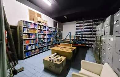 Imagem: O depósito possui 5 Vagas na garagem, 476m² de Área e está