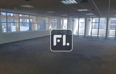 Imagem: O depósito possui 5 Vagas na garagem, 416m² de Área e está