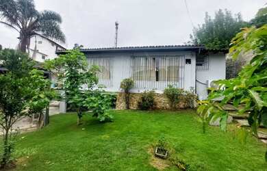 Imagem: A casa possui 3 Dormitórios, 3 Banheiros, 2 Vagas na garagem