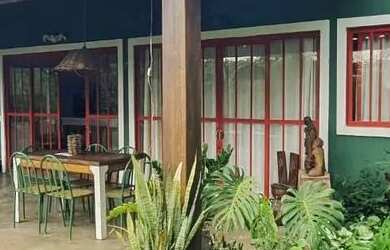 Imagem: A casa possui 4 Dormitórios, 5 Banheiros, 5 Vagas na garagem