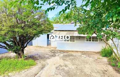 Imagem: A casa possui 2 Dormitórios, 1 Banheiro, 1 Vaga na garagem