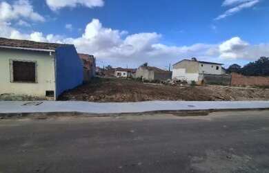 Imagem: O terreno possui 200m² de Área e está localizado em Santa