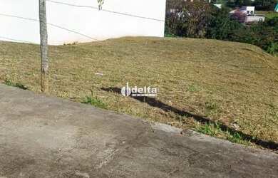 Imagem: O terreno possui 360m² de Área e está localizado em Vigilato