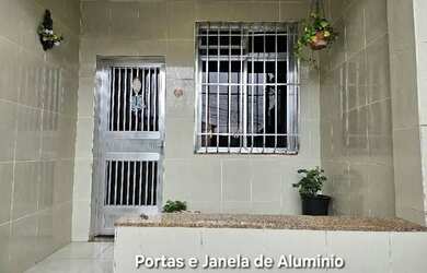 Imagem: A casa possui 2 Dormitórios, 1 Banheiro e 100m² de Área e