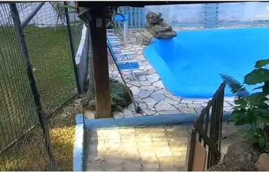 Imagem: A casa possui 5 Dormitórios, 5 Banheiros, 3 Vagas na garagem