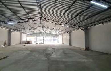 Imagem: O depósito possui 5 Vagas na garagem, 740m² de Área e Imóvel