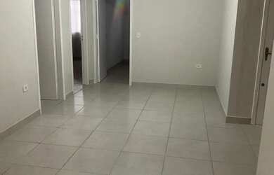 Imagem: A casa possui 3 Dormitórios, 1 Banheiro, 2 Vagas na garagem