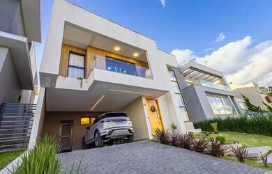 Imagem: A casa em condomínio possui 3 Dormitórios, 4 Banheiros, 2