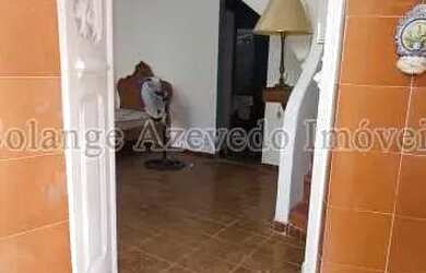 Imagem: A casa possui 3 Dormitórios, 4 Banheiros, 3 Vagas na garagem