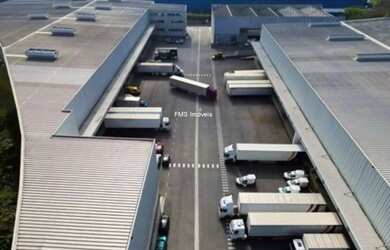 Imagem: O depósito possui 5 Vagas na garagem, 1.216m² de Área e