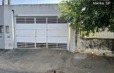 Imagem: A casa possui 2 Dormitórios, 1 Banheiro, 2 Vagas na garagem