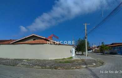 Imagem: A casa possui 2 Dormitórios, 2 Banheiros, 3 Vagas na garagem