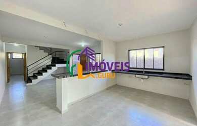 Imagem: A casa possui 3 Dormitórios, 3 Banheiros, 2 Vagas na garagem